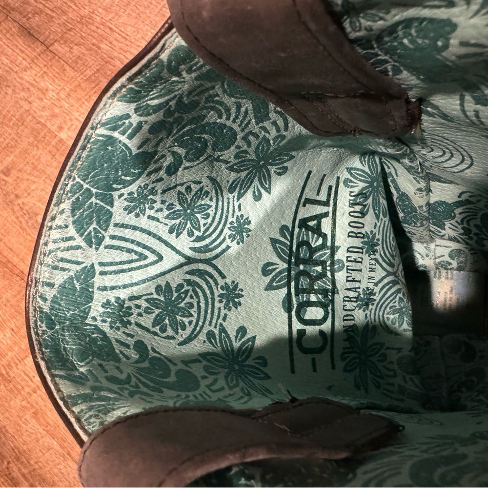 Women’s Corral Skull Boots- Size 8